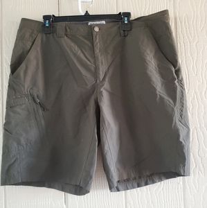 Columbia Titanium dark green hiking shorts sz.40